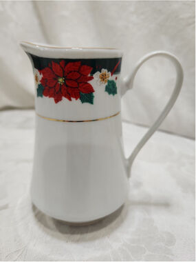 Tienshan DECK THE HALLS Creamer 4.5" w Gold Band